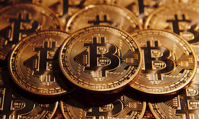 Bitcoin ojačao na 9.000 dolara