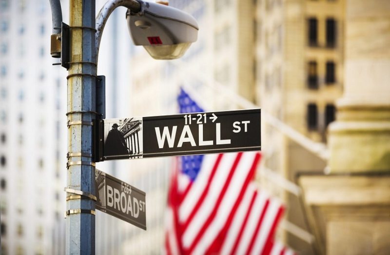 Wall Street blago pao, čeka se odluka o carinama