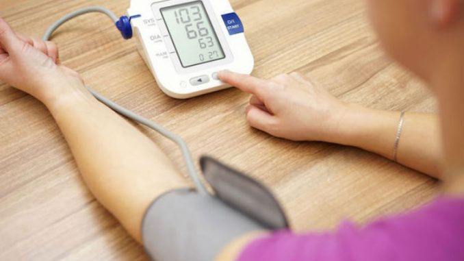 pravilno mjerenje tlaka možemo pretpostaviti da osoba ima visoki krvni tlak