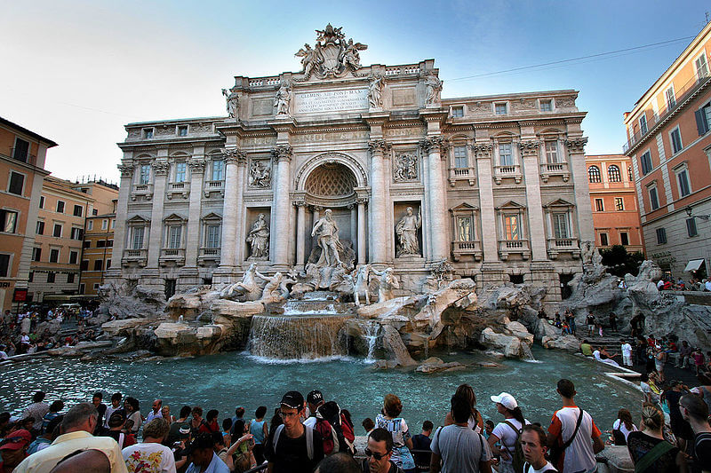 Turisti u fontanu Di Trevi ubace milion eura godišnje