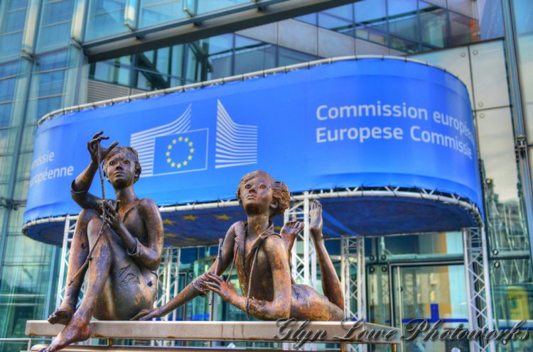 EK izdala prvu emisiju obveznica od 17 milijardi eura
