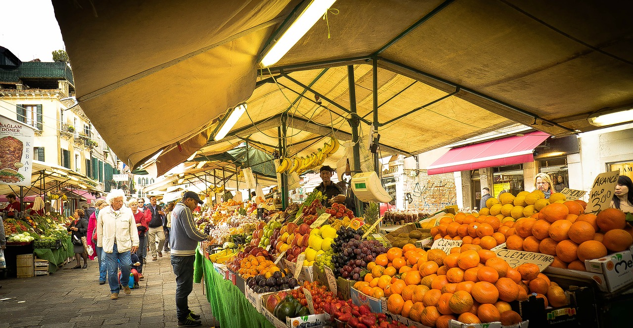 Trgovci tvrde da su cijene voća i povrća kao lani, potrošači – da je sve skuplje