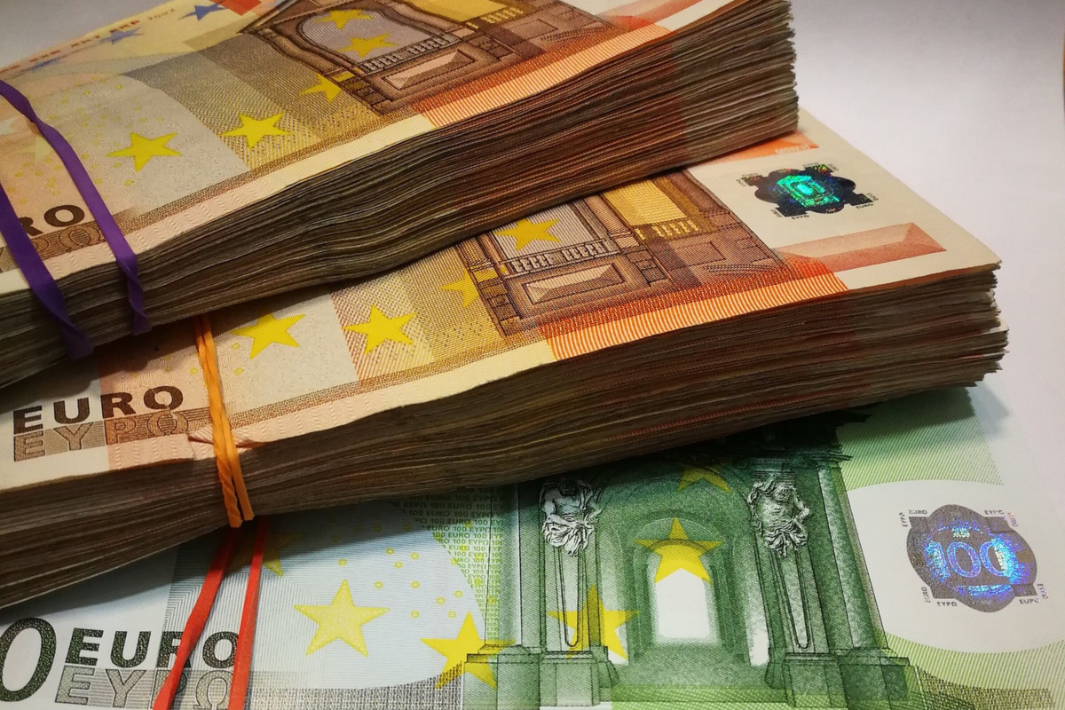 Vlada se ove godine zadužila 875 miliona eura