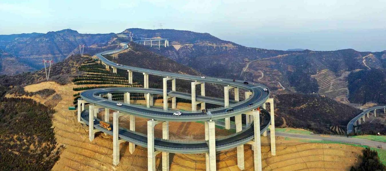 Kružni most na planini Tianlong u Kini postao prava atrakcija