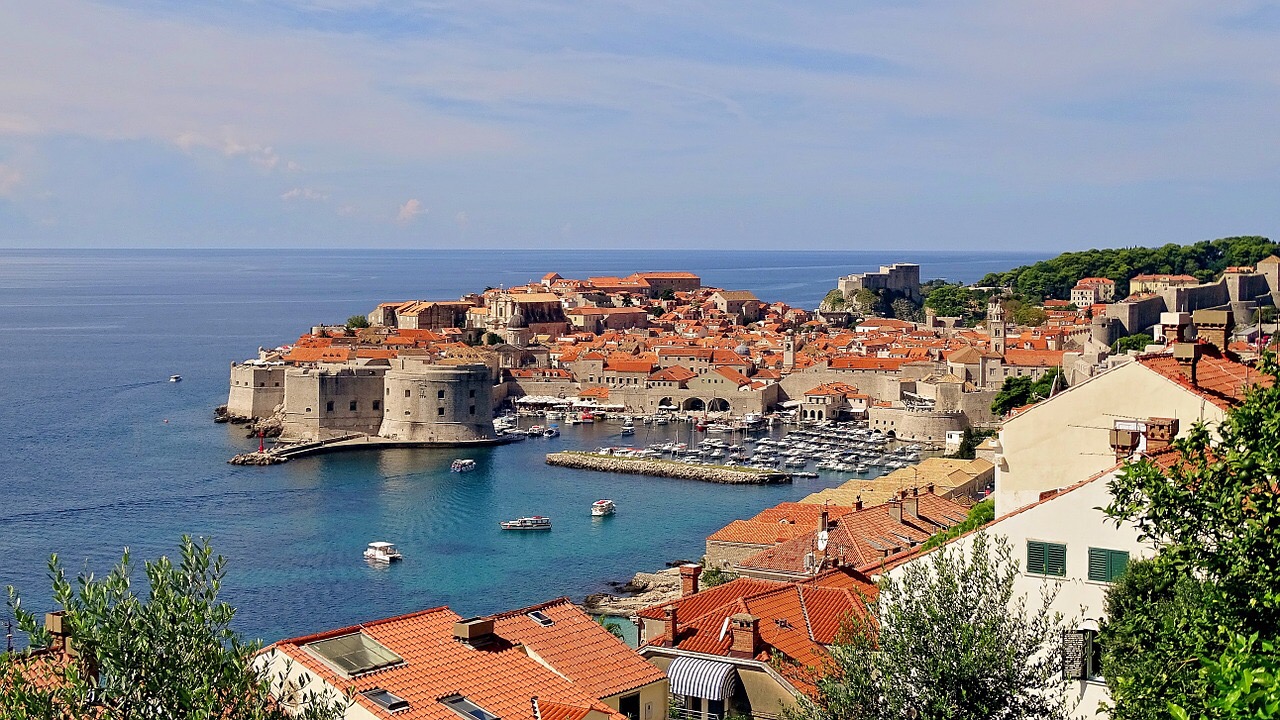 Dubrovnik bi mogao zabraniti sva taksi vozila osim električnih