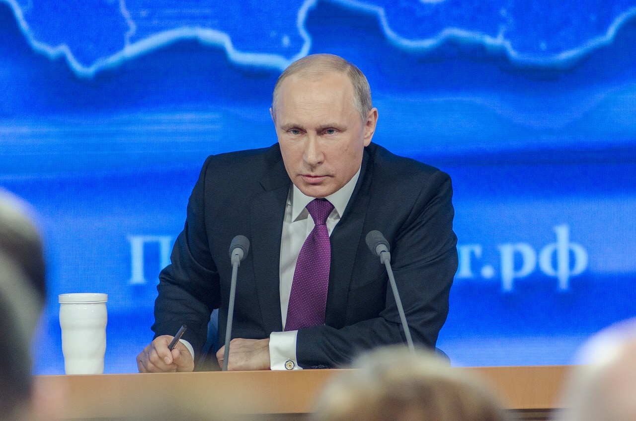 Putin: April neradan za sve, plate redovne