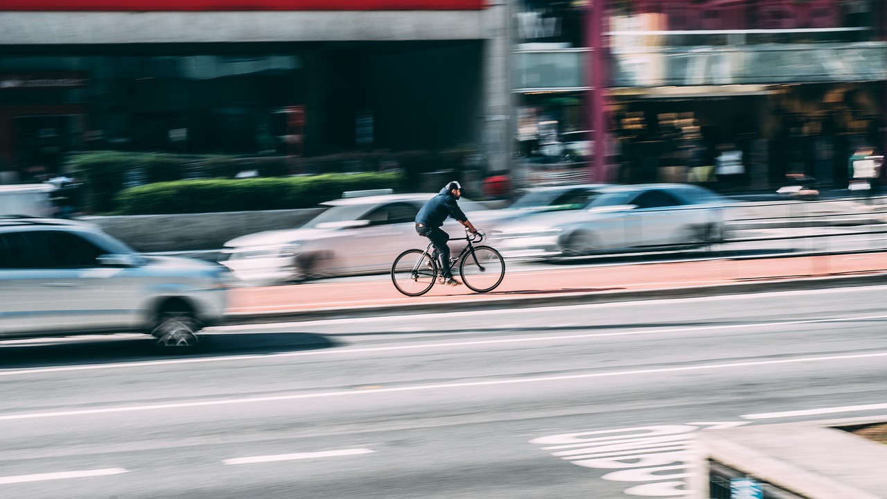 Holandija će zabraniti upotrebu mobilnih telefona tokom vožnje biciklom