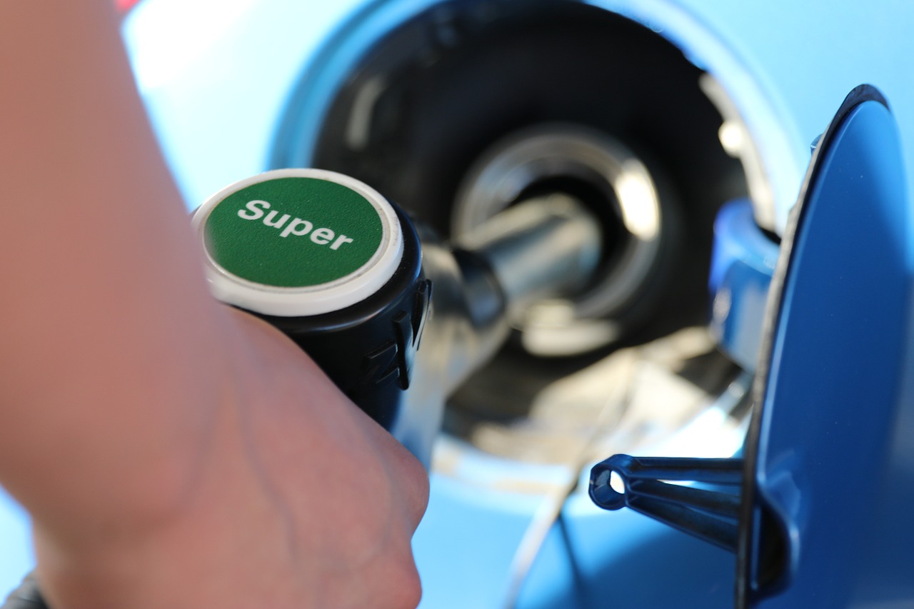 Pale cijene benzina: Eurosuper 95 od ponoći jeftiniji 7 centi po litru
