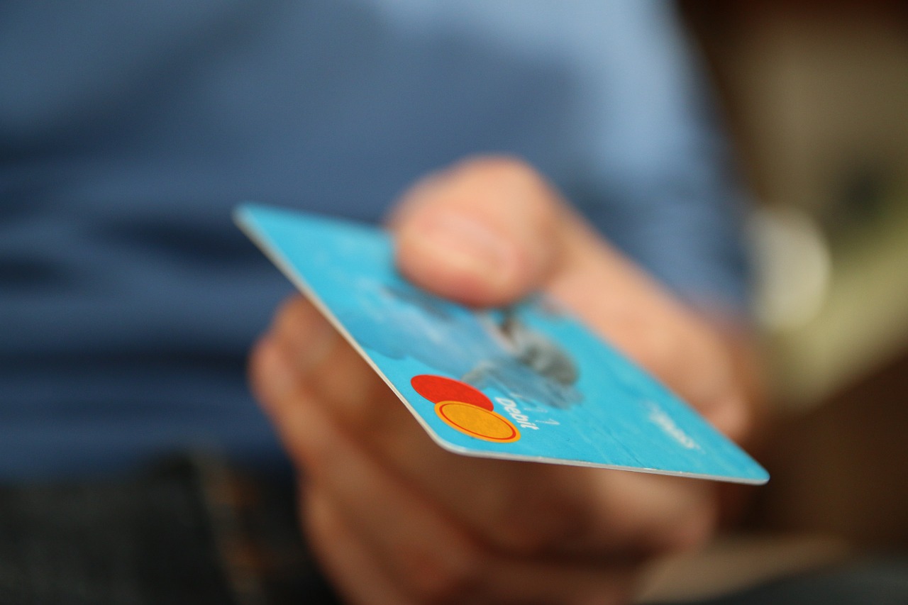Razlika između kreditne i debitne kartice