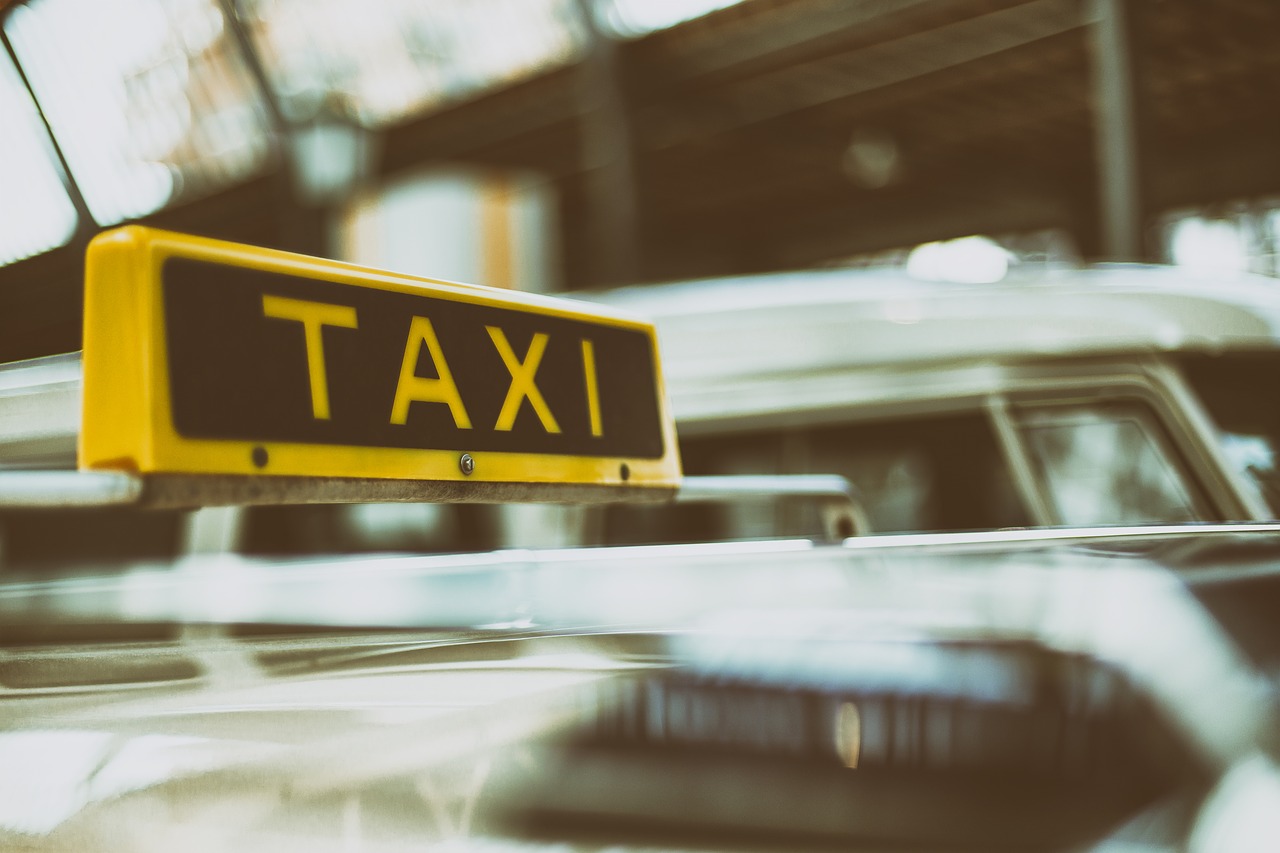 Slijedi poskupljenje taksi prevoza, taksisti će imati fiskalne kase