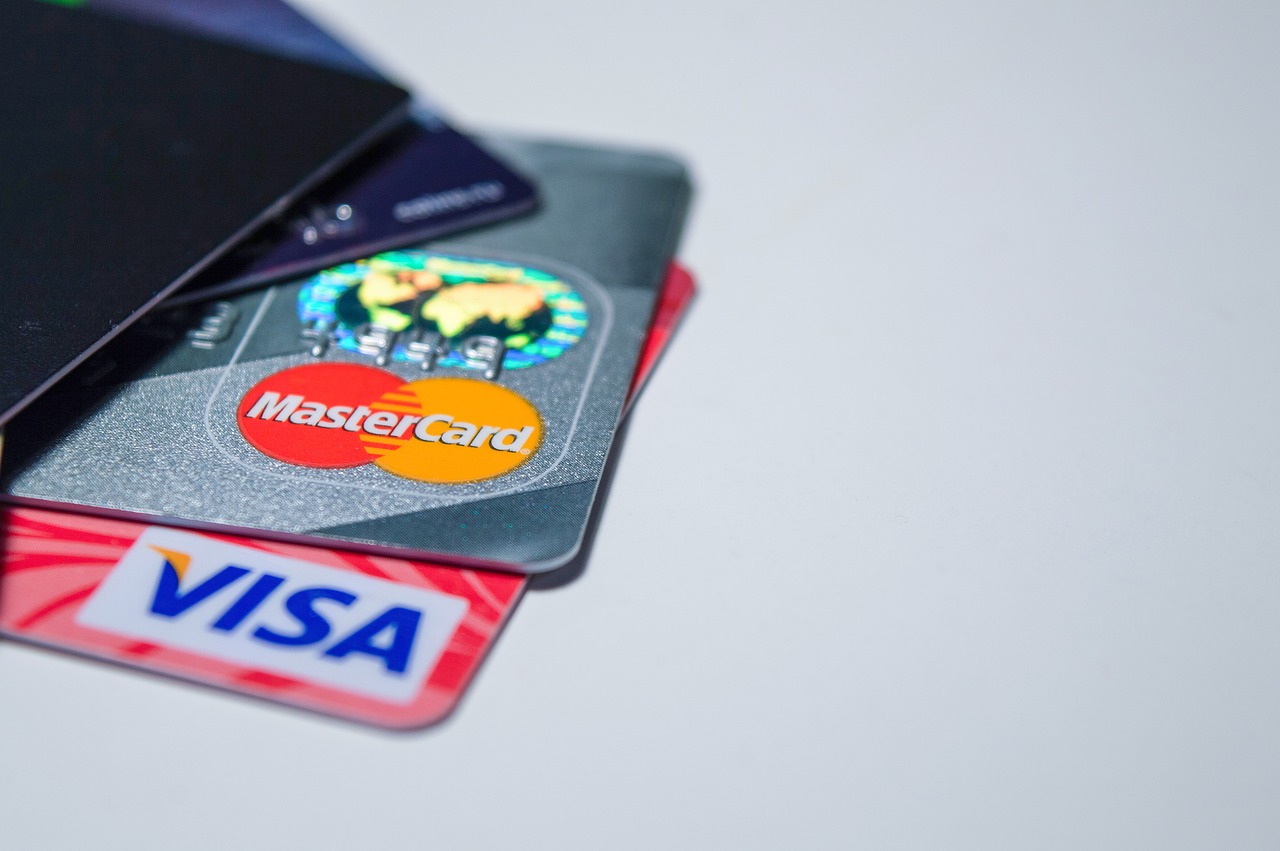 Ne koristite debitnu platnu karticu za plaćanja preko interneta