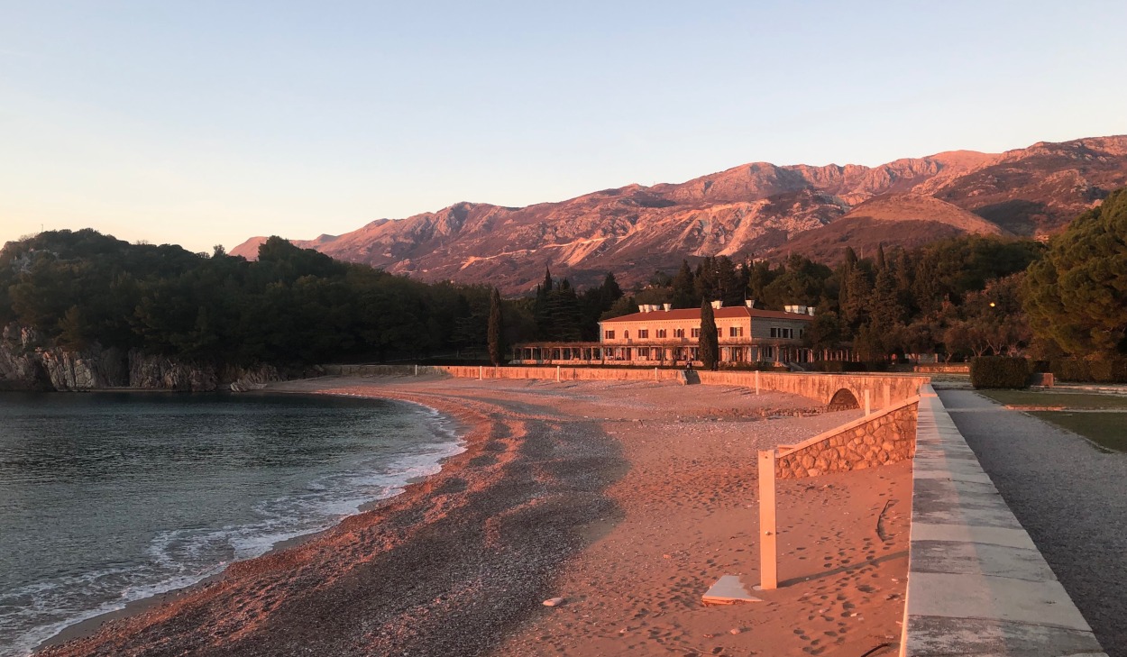 Plan grčkog biznismena: Novi hotel “Kraljičina plaža”, heliodrom na Miločeru, garaža na Svetom Stefanu