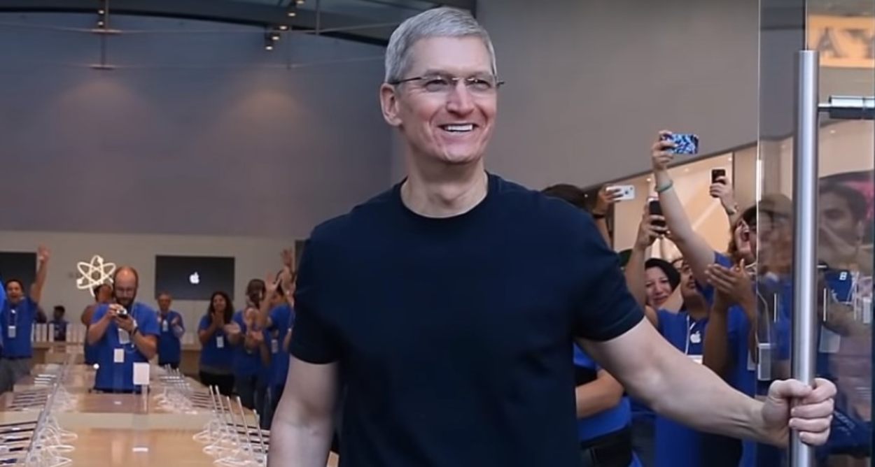Direktor Apple-a za godinu zaradio 11,5 miliona dolara