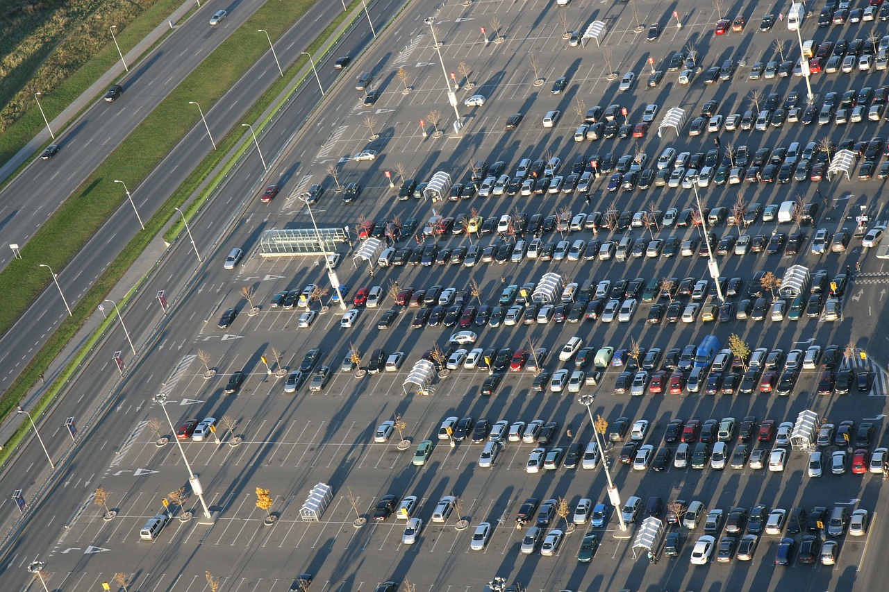 Svemirski biznis: Broje auta na parkingu i zarađuju milione