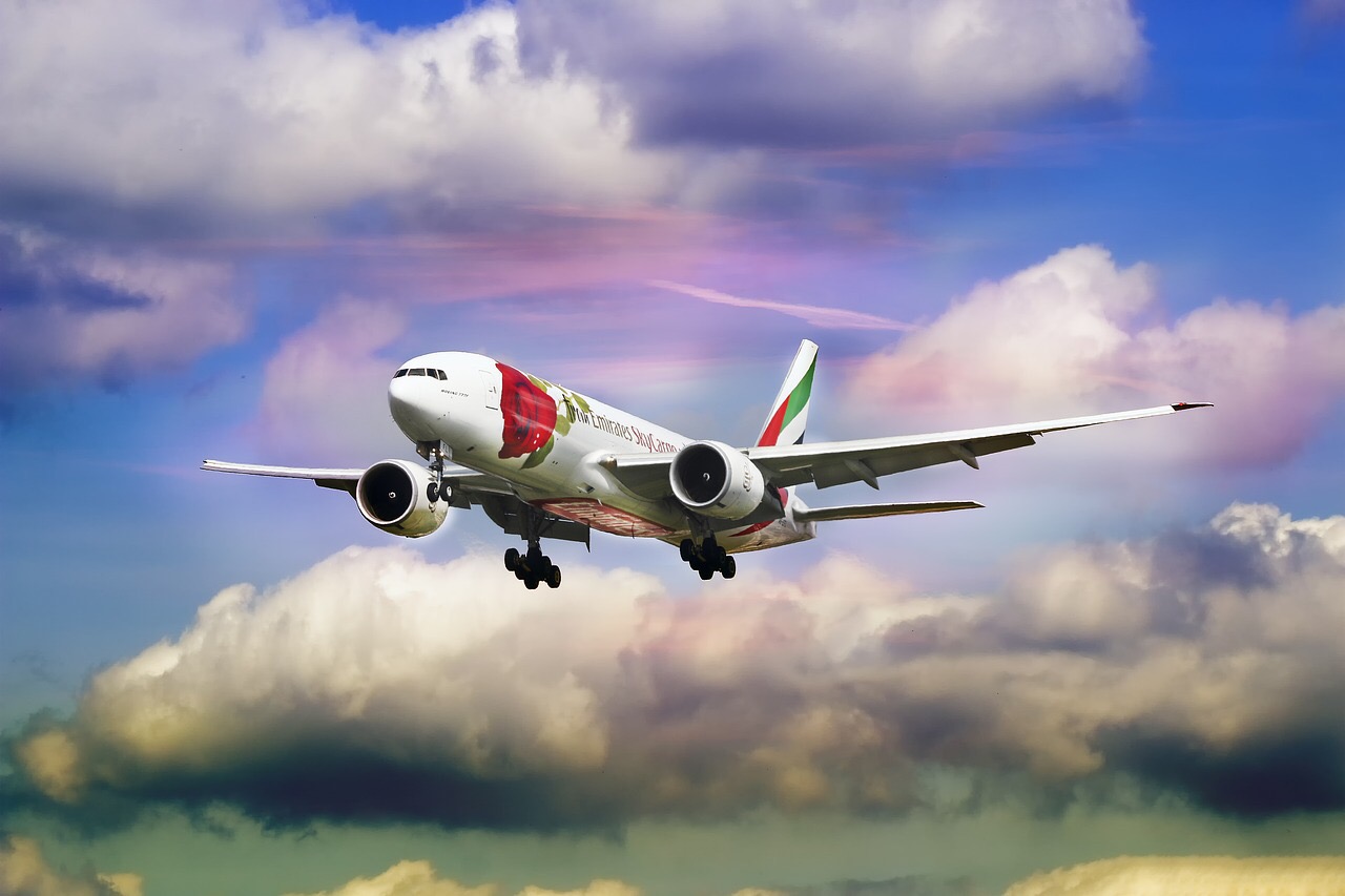 Najveća svjetska aviokompanija u Budvi traži kabinsko osoblje i nudi platu od preko 2.000 eura