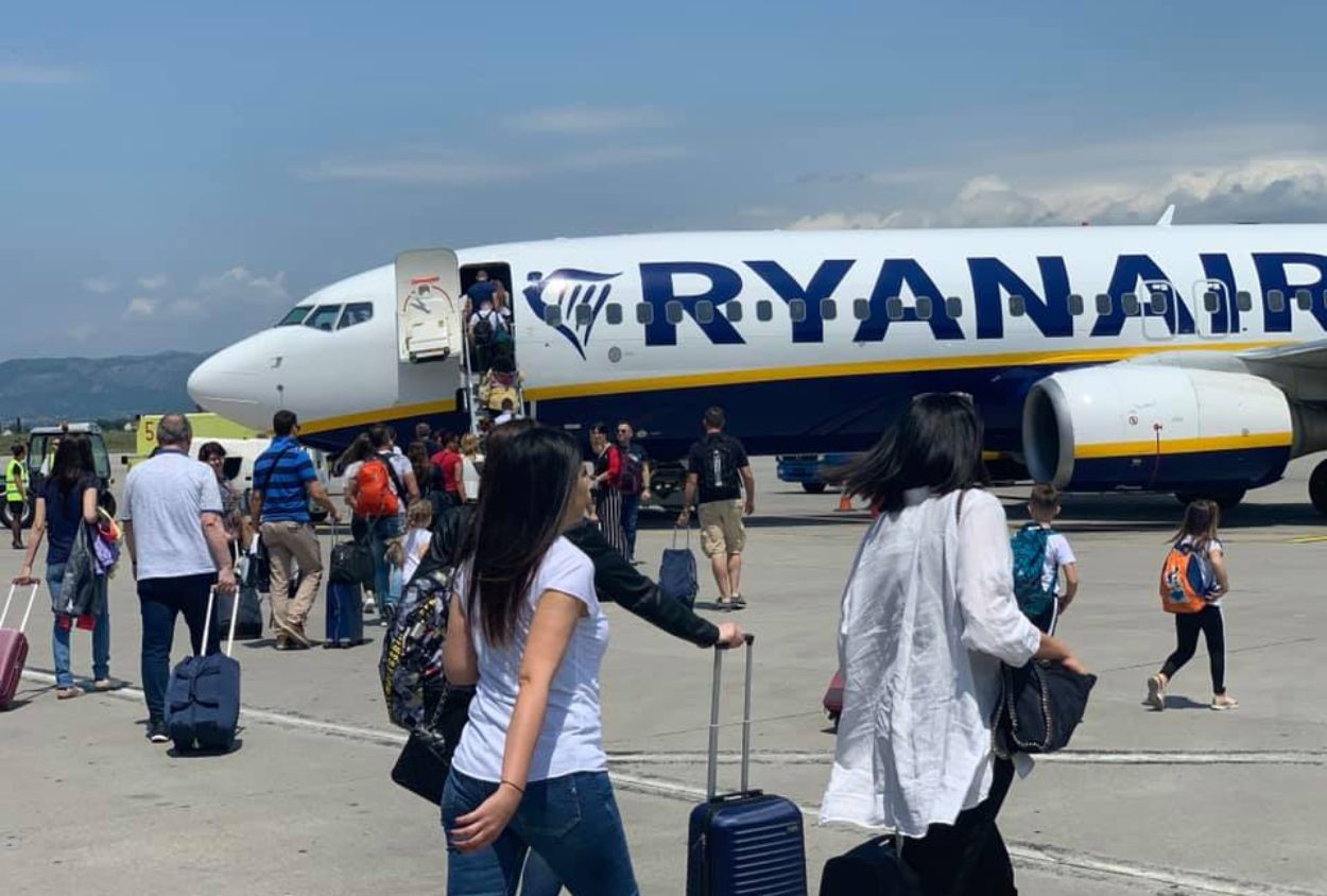 Pun avion na prvom letu Podgorica – Barselona