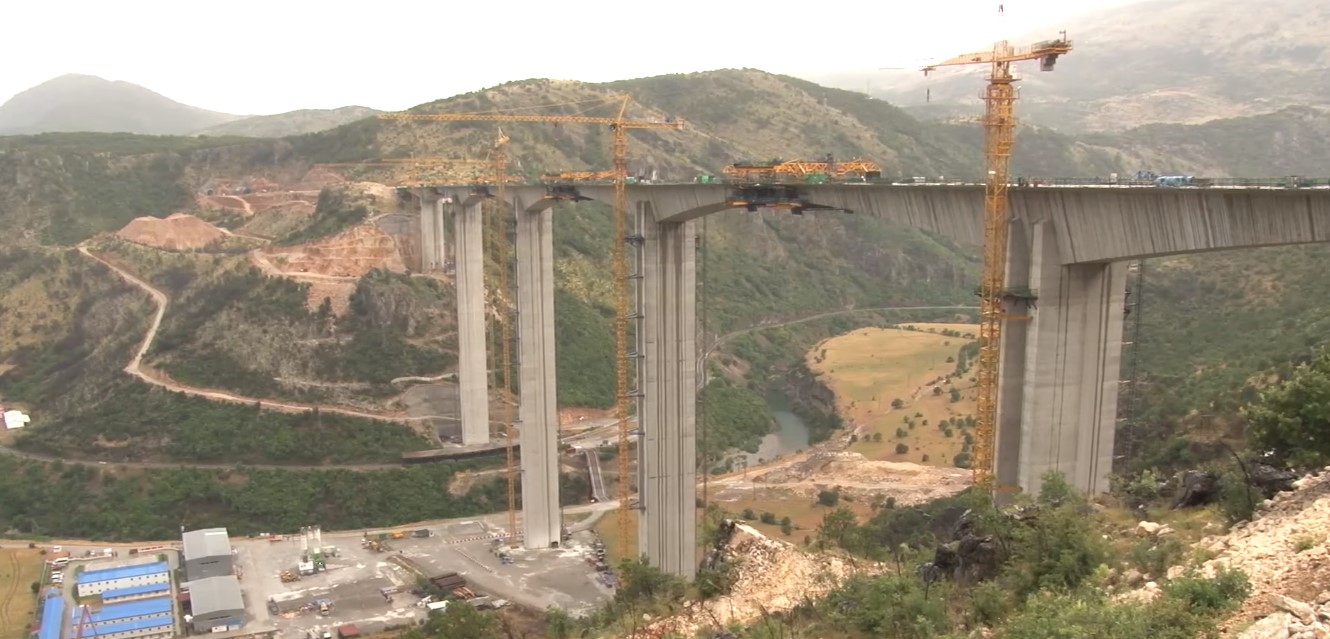 Čekajući prve asfaltirane metre auto-puta: Spojen prvi segment mosta “Moračica”