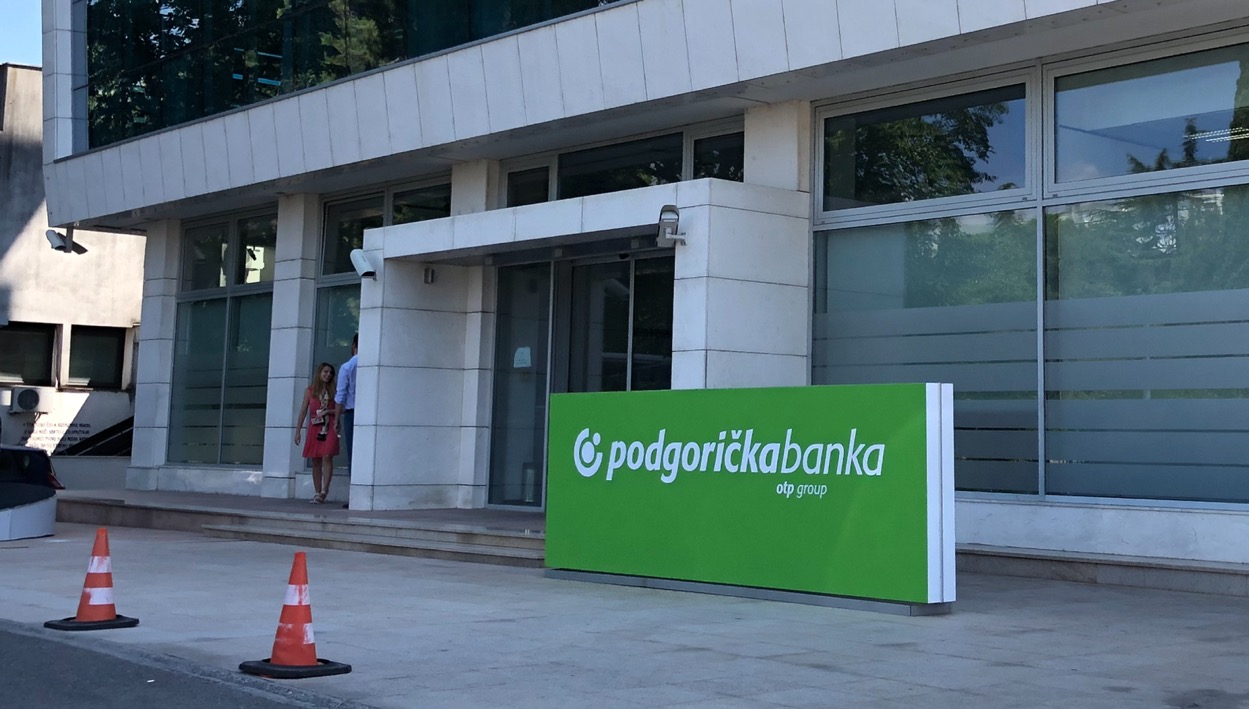 Podgorička banka ukida naknade za elektronsko i mobilno bankarstvo, podizanje keša sa svih bankomata u CG besplatno