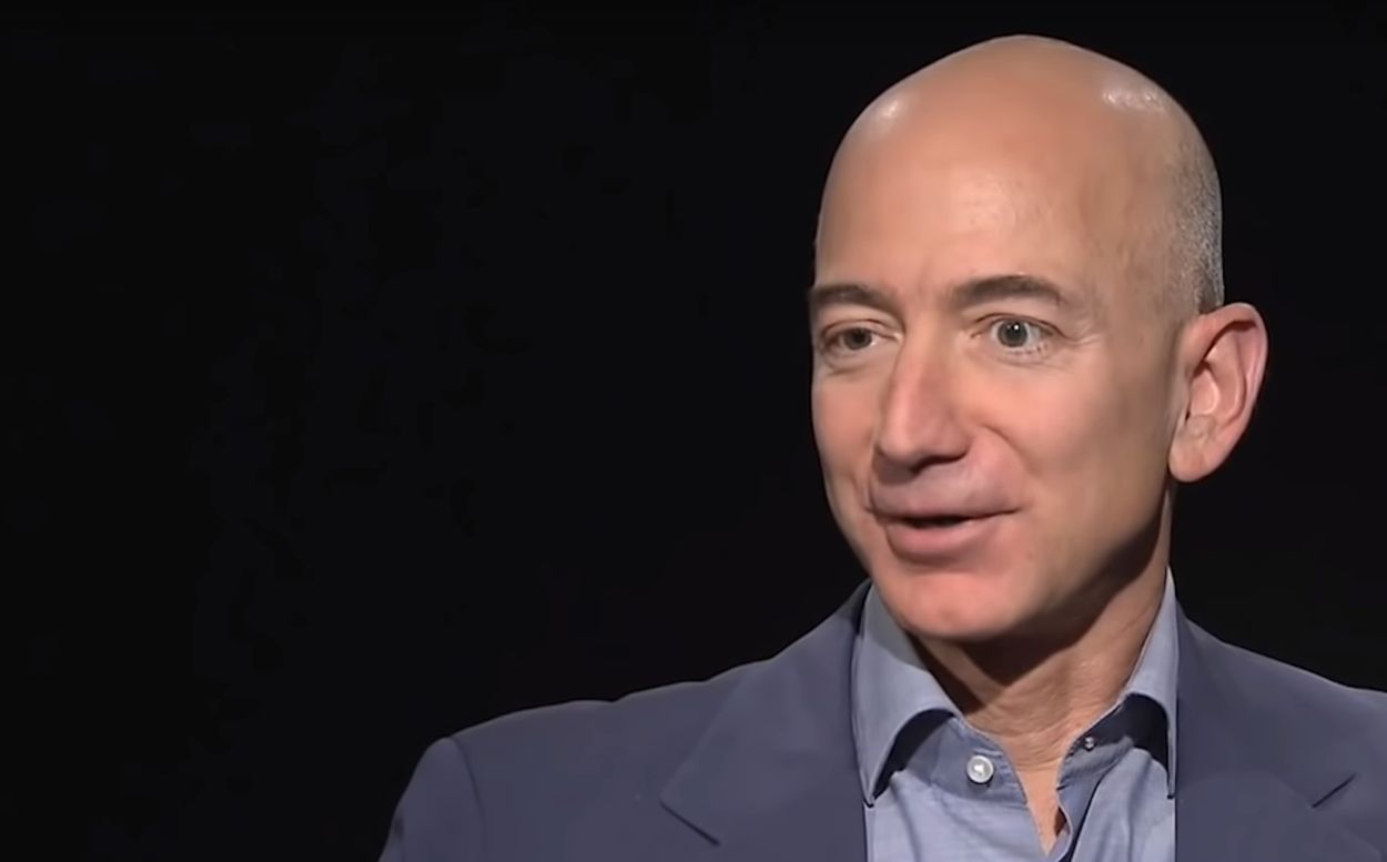 Džef Bezos je bogatiji za 11 milijardi dolara nakon što je zarada Amazona nadmašila očekivanja