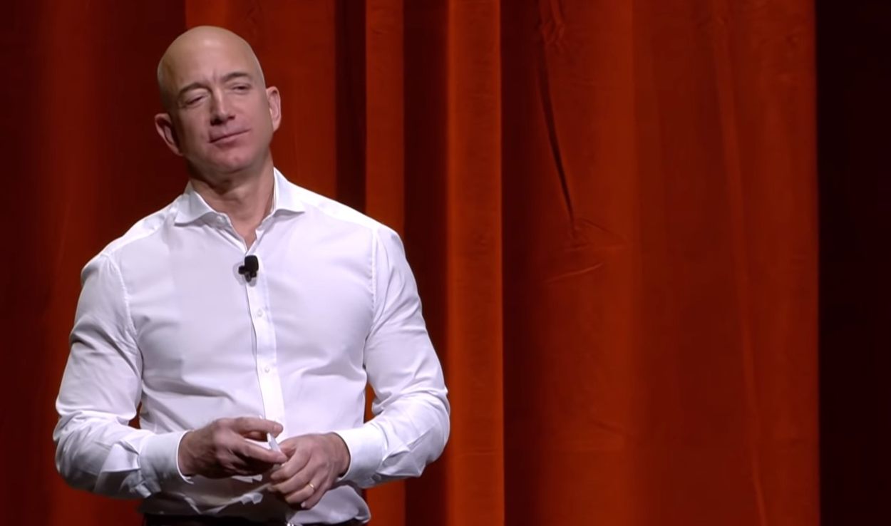 Bezos prodao još jedan paket akcija Amazona za skoro milijardu dolara