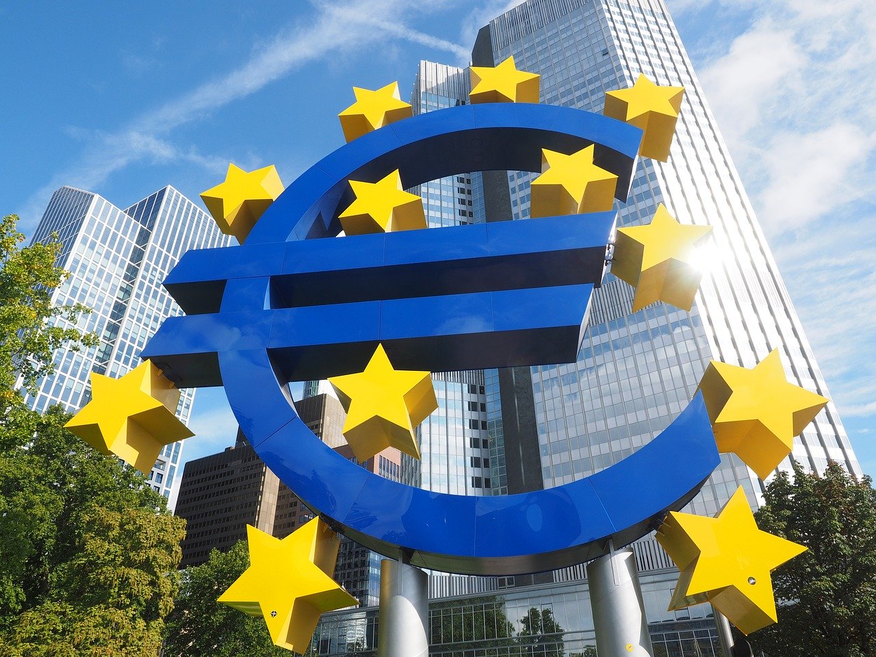 Sumorne prognoze za eurozonu: Manji rast BDP-a, ubrzanje inflacije, veći rizici…