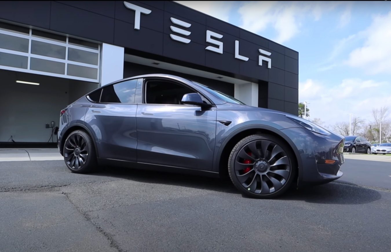 Tesla prodao skoro pola miliona električnih automobila za godinu dana