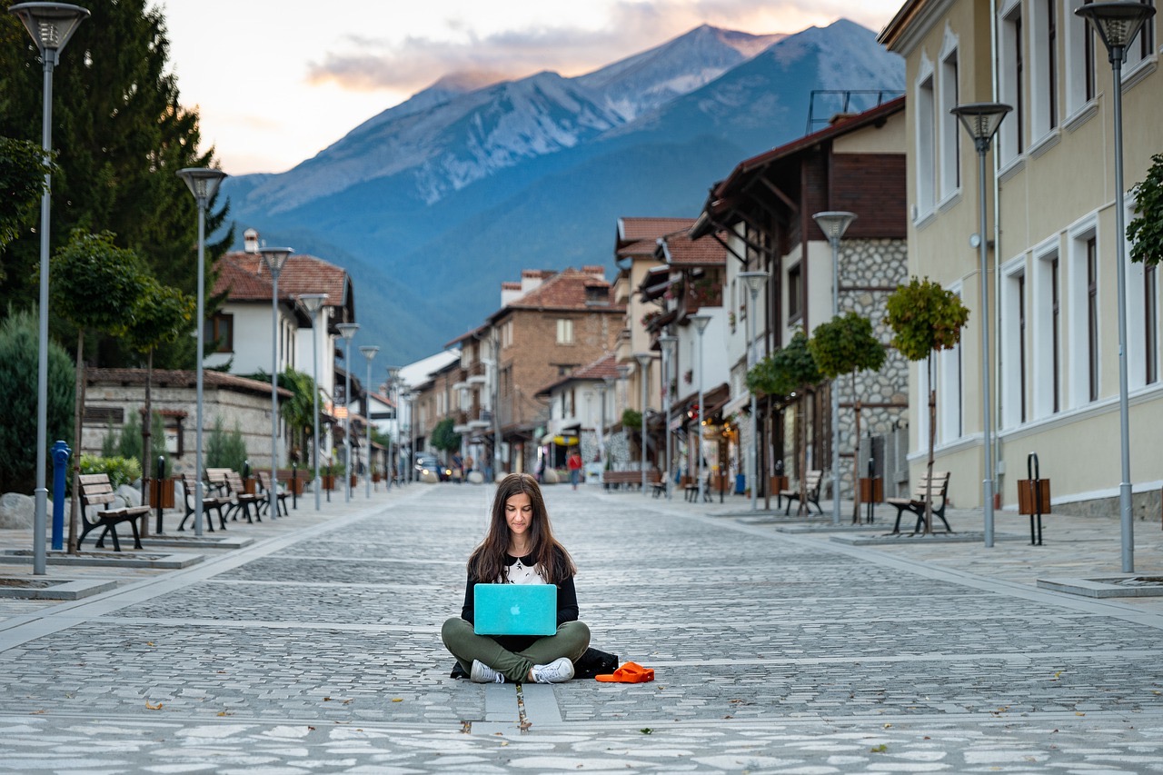 Crna Gora može biti idealna baza za digitalne nomade: Šansa od 100 miliona eura godišnje
