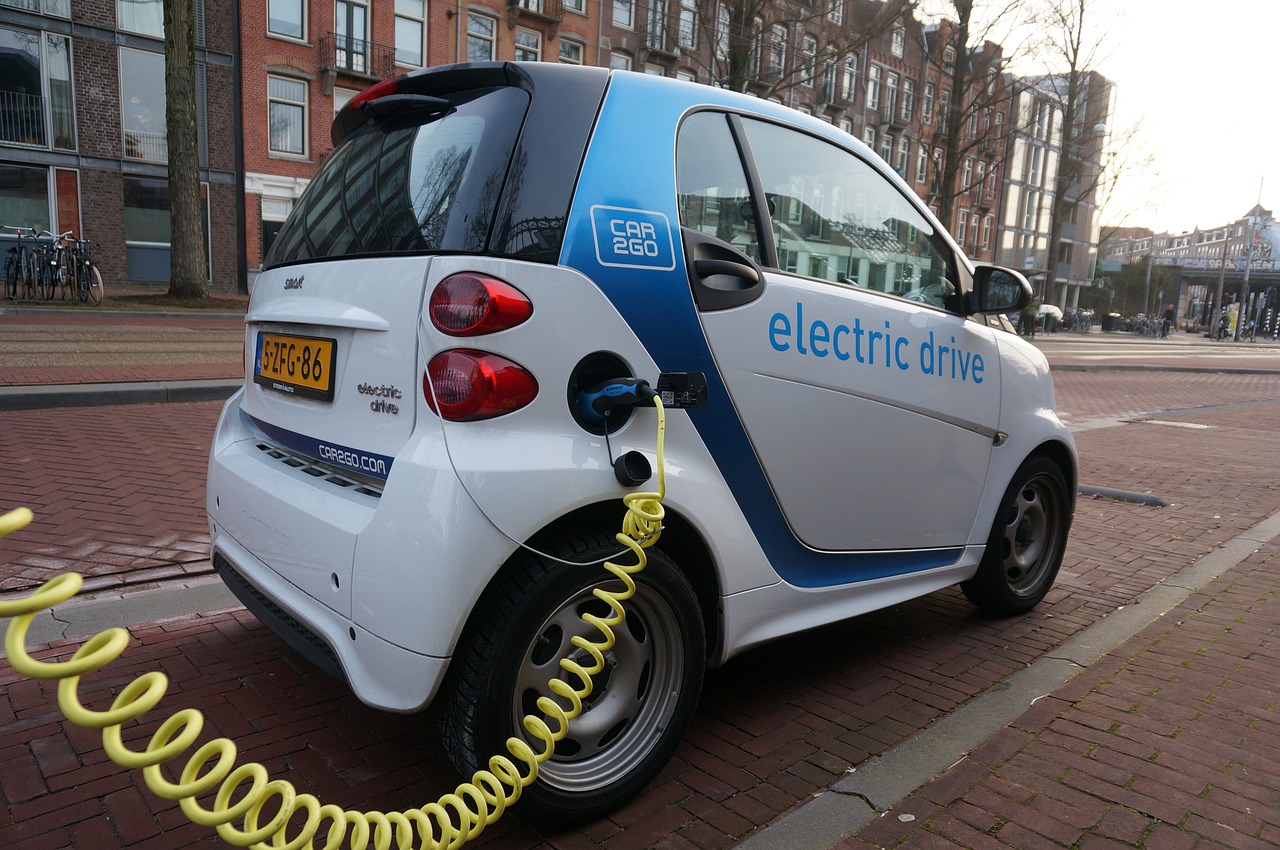 Obrt: U Francuskoj po prvi put prodato više električnih automobila nego “benzinaca”