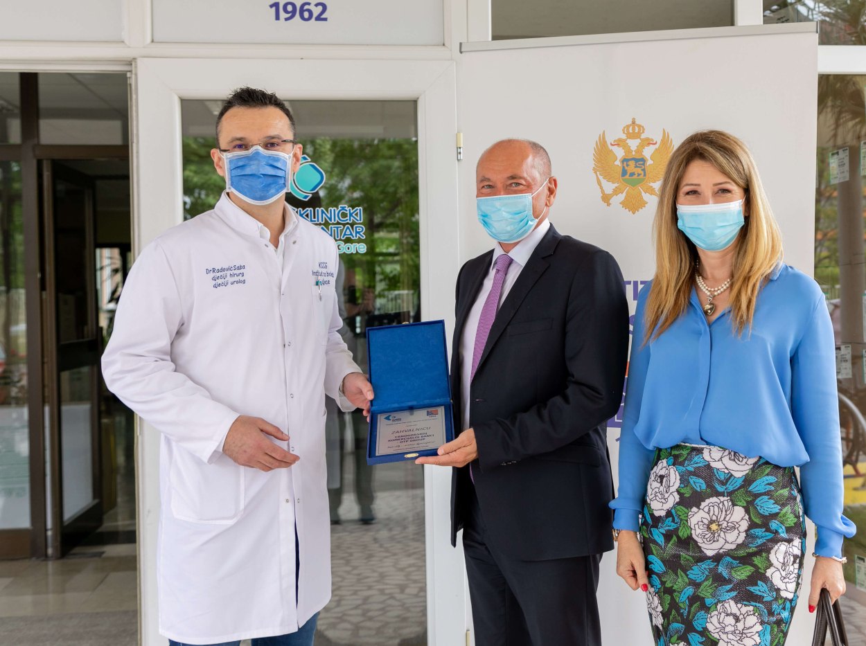 Crnogorska komercijalna banka donirala vrijedni aparat Institutu za bolesti djece