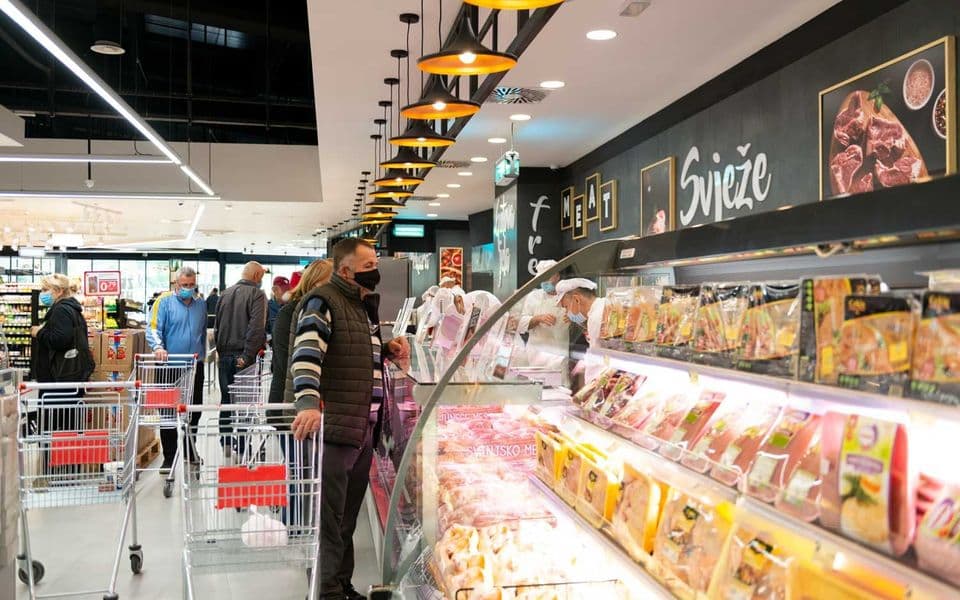 Na šta se najviše troši novca: Za život četvoročlane porodice potrebno minimum 656,50 eura