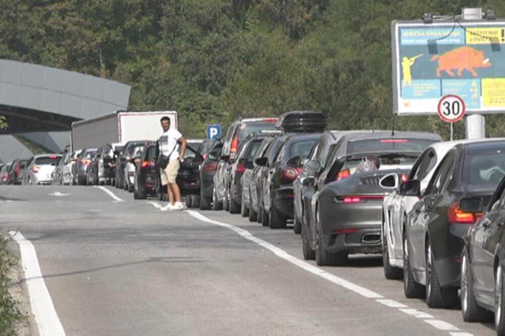 Miriše na rekord: Za jedan dan preko Dobrakova ušlo 13.000 vozila iz Srbije