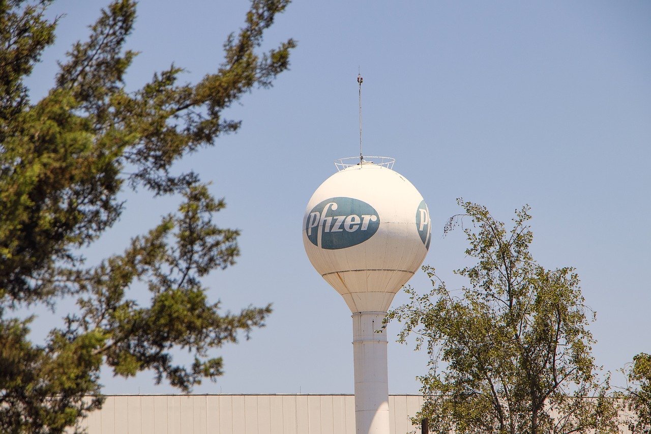 Pfizer, kompanija u fokusu: Rekordna dobit i otpuštanje radnika