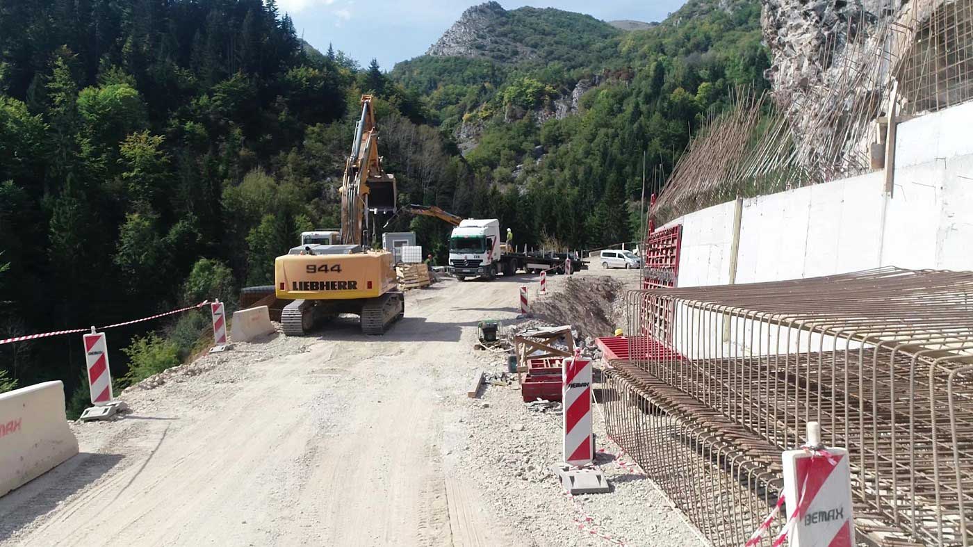 Dug put od Jezerina do Lubnica: Bosancima treći put produžen rok za završetak posla u Crnoj Gori