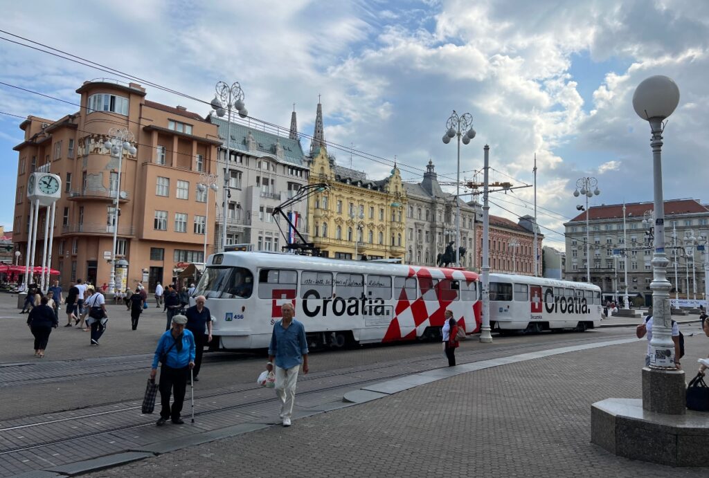 Zagreb, Hrvatska, Croatia, tramvaj, ljudi, people, square, Trg Bana Jelačića, Jelačića plac, centar Zagreba