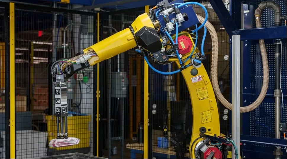 Amazon: Robota je sve više, ali još nam trebaju ljudi