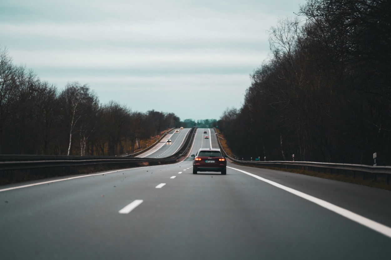 Švedska dobija elektrificirani auto-put na kojem se električna vozila pune tokom vožnje