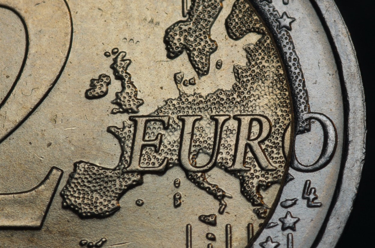 Euro pao na tromjesečni minimum, nakon odluke ECB da ponovo podigne kamatne stope