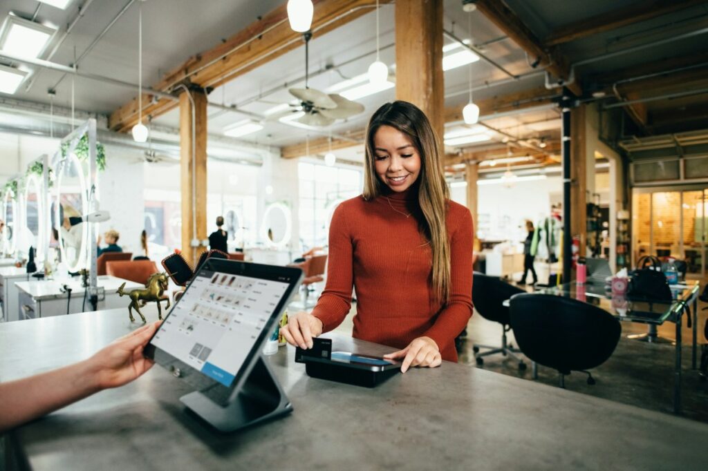 furniture, store, prodavnica namještaja, salon, paying, card, payment, register