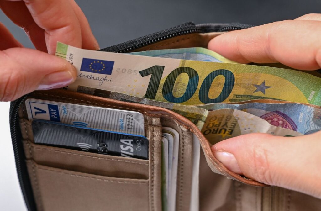 euro, money, wallet, 100 euro, salary, plata, isplata, novac