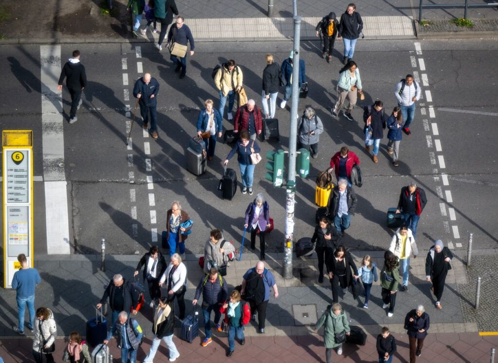 people, street, crowd, ljudi, gužva, traffic, saobraćaj