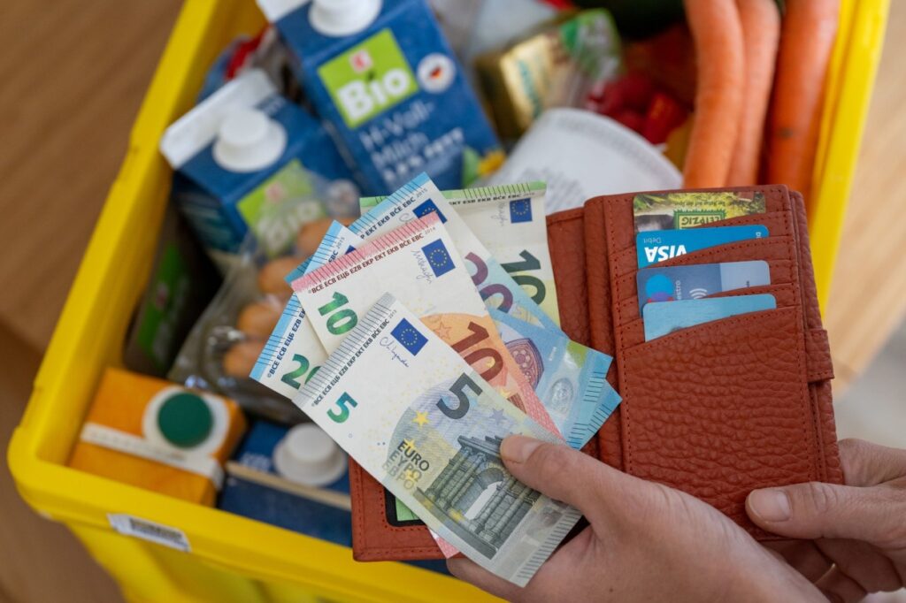 euro, money, wallet, prodavnica, market, basket, food, beverage