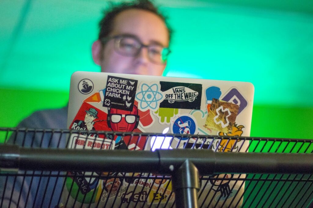 google, googling, guglanje, guglovanje, computer, computing, code, coding, work, worker, employee, job