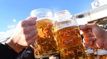 Litar piva na Oktoberfestu skače do skoro 16 eura
