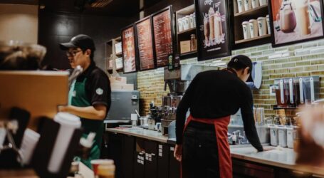 Starbucks će radnicima u Njujorku isplatiti 35 miliona dolara nagodbe zbog radnog prava