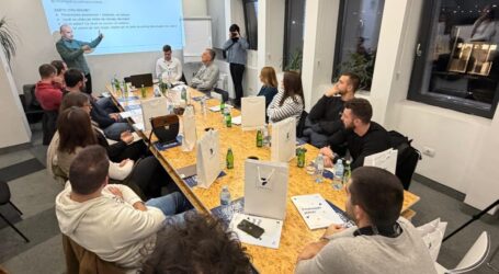 Četvrta radionica „Investiranje u praksi“ zaključila 2025: Raste interesovanje crnogorskih građana za američku berzu