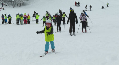 [FOTO/VIDEO] Konačno zimska idila u Kolašinu: Ski centar Kolašin 1600 bilježi odličnu posjećenost, od nedjelje u funkciji staze 1 i 2