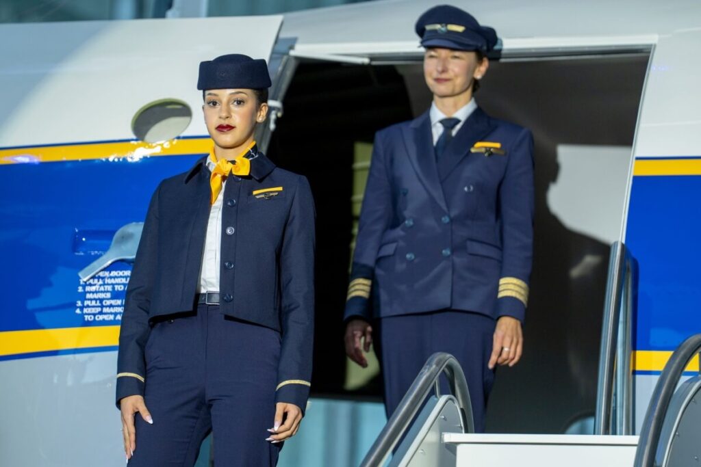 lufthansa, hugo boss, hugo boss uniforme, stjuardese
