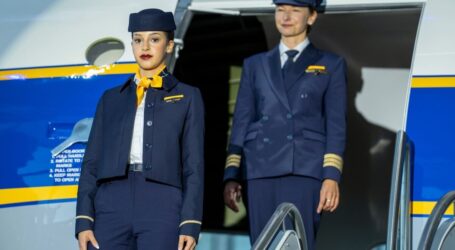 Zaposleni Lufthanse u uniformama Boss