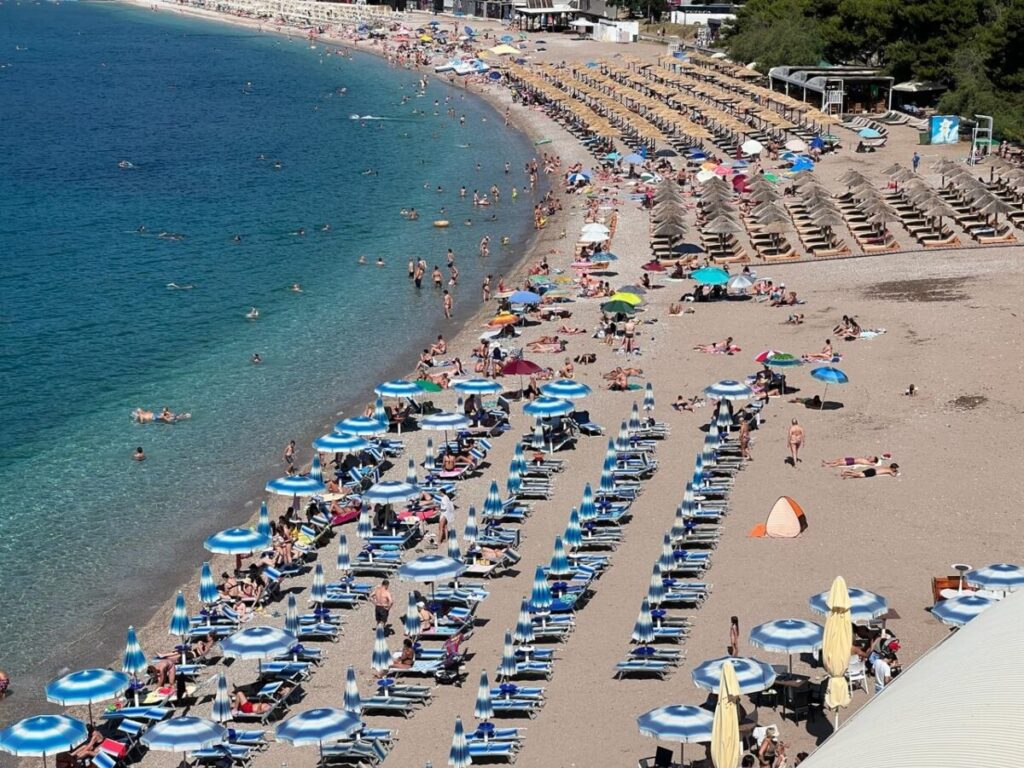 Slovenska plaža Budva, plaža, Budvanska rivijera, ljeto, ljetnja sezona, kupanje, swimming