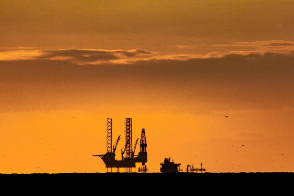 oil. oil rig. nafta, naftna bušotina